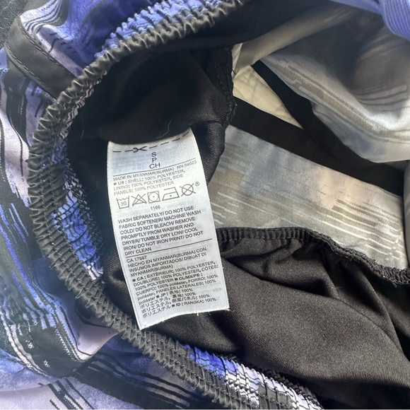 Old Navy Size S Women’s Go Dry Printed Run shorts Purple and Black - Picture 6 of 7